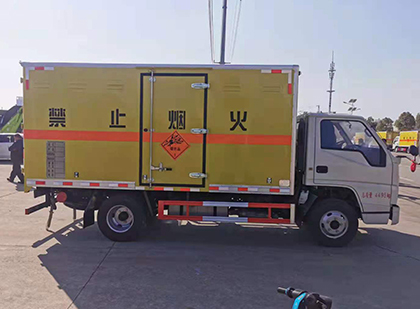 三江爆破器材运输车技术升级与安全合规新趋势
